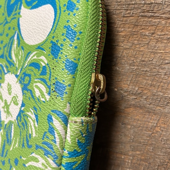 Lilly Pulitzer Roar of the Jungle Limeade Soft Tech/Tablet Case - Picture 8 of 8